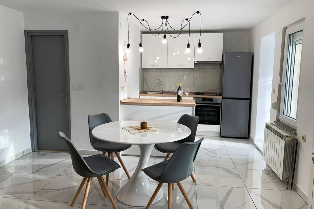 New Apartment Ema I Кърк Екстериор снимка
